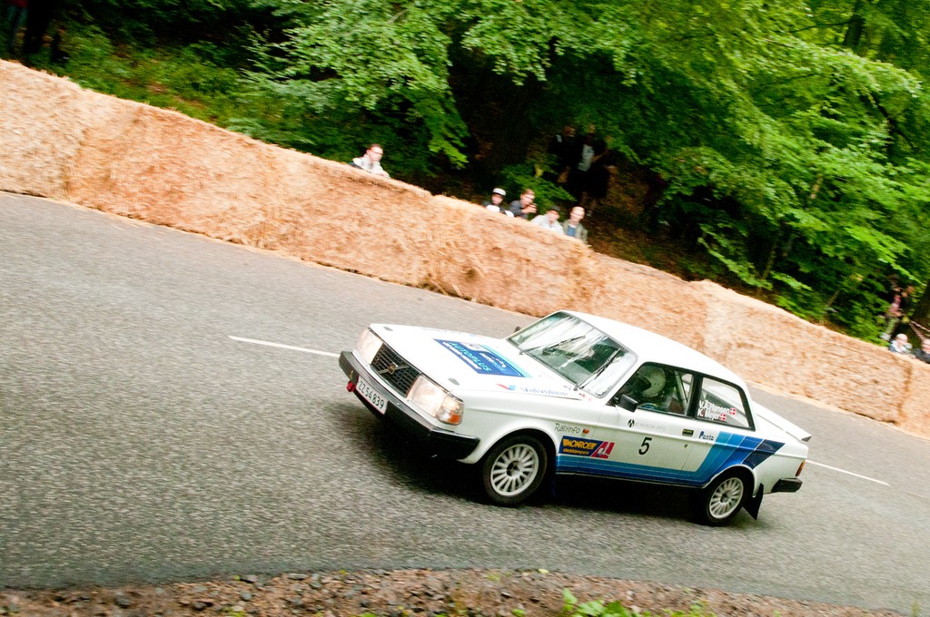 Kurt Mejer i hårnålesvinget på Munkebjergbakken
(Foto: rallypics.dk)